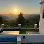 Maria\'S Traditional Villa